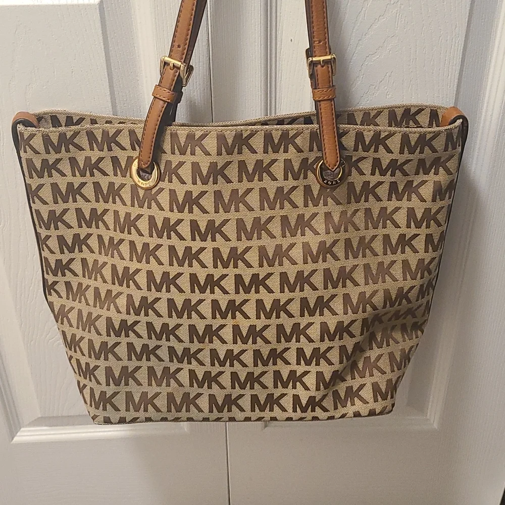 Handbag - Picture 2 of 9